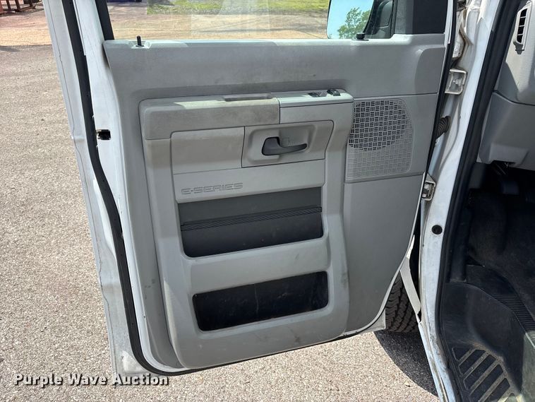image for item DT0240 2014 Ford E350 van