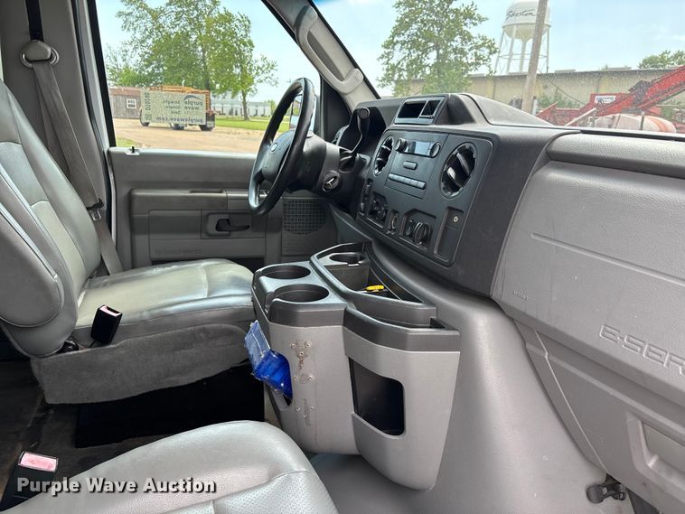 image for item DT0240 2014 Ford E350 van