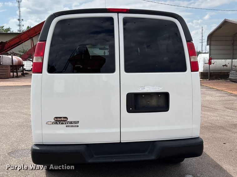 image for item DT0241 2016 Chevrolet Express 3500 van