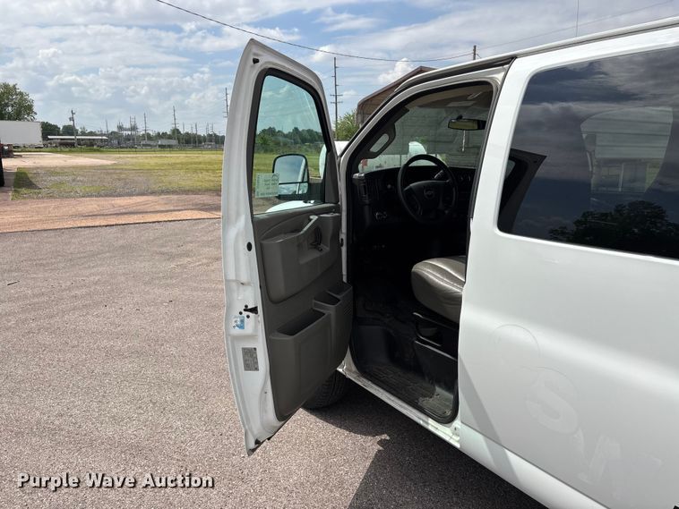 image for item DT0241 2016 Chevrolet Express 3500 van