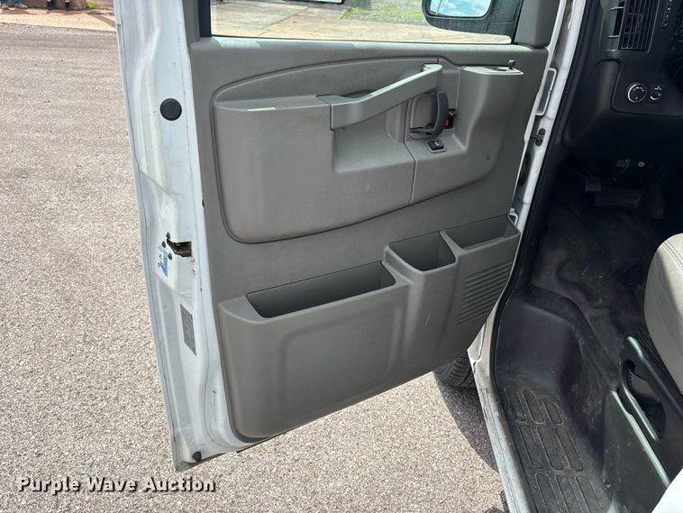 image for item DT0241 2016 Chevrolet Express 3500 van