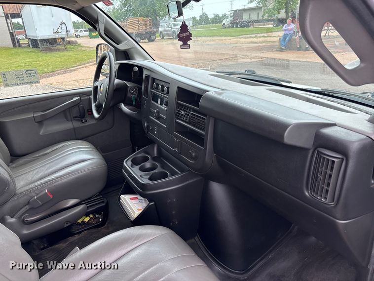 image for item DT0241 2016 Chevrolet Express 3500 van