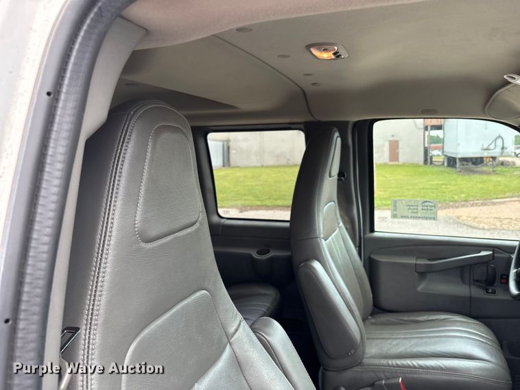 image for item DT0241 2016 Chevrolet Express 3500 van