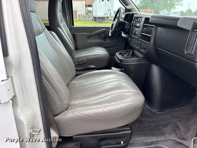 image for item DT0241 2016 Chevrolet Express 3500 van