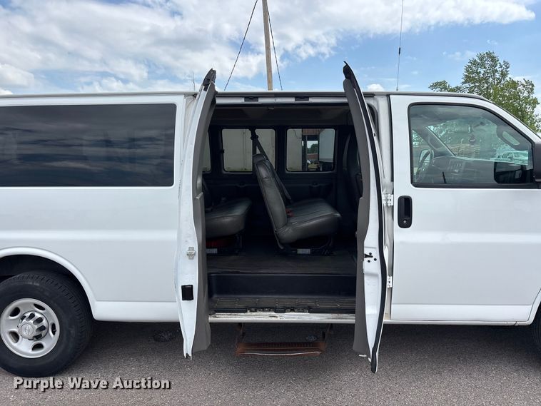 image for item DT0241 2016 Chevrolet Express 3500 van