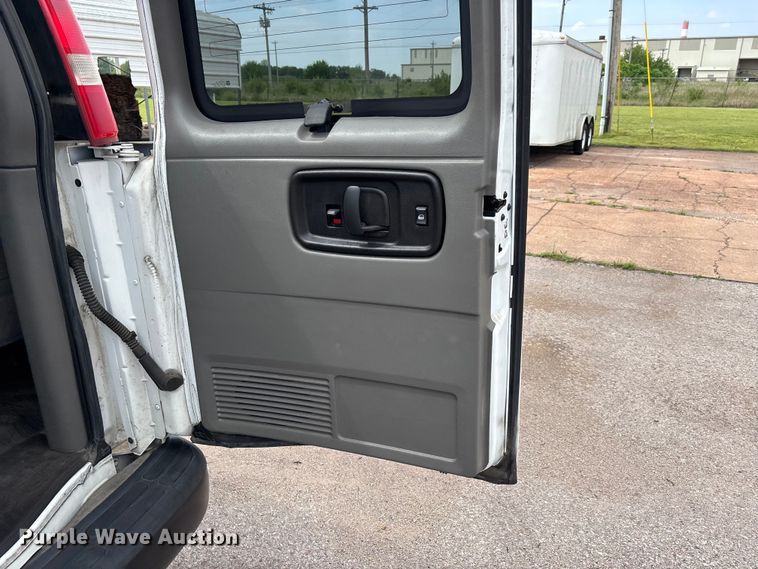 image for item DT0241 2016 Chevrolet Express 3500 van