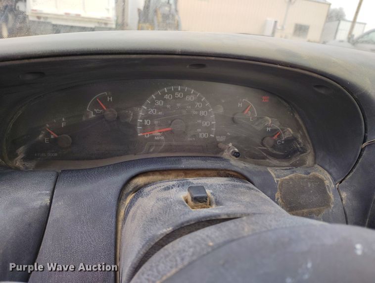 image for item DT0900 2000 Ford F150 pickup truck