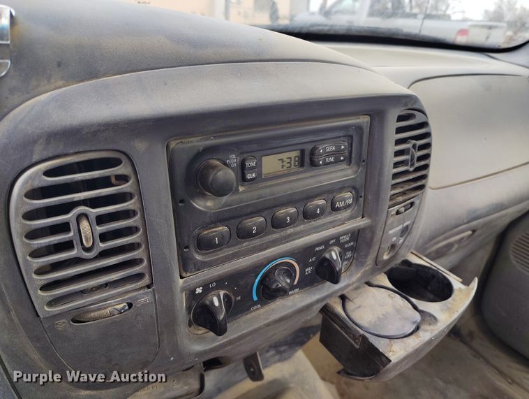 image for item DT0900 2000 Ford F150 pickup truck