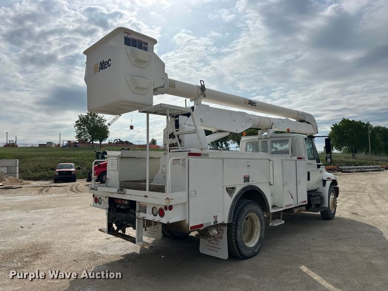 image for item DV0905 2005 International 4300 bucket truck