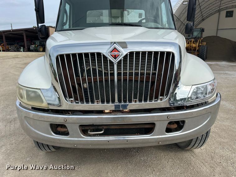 image for item DV0905 2005 International 4300 bucket truck