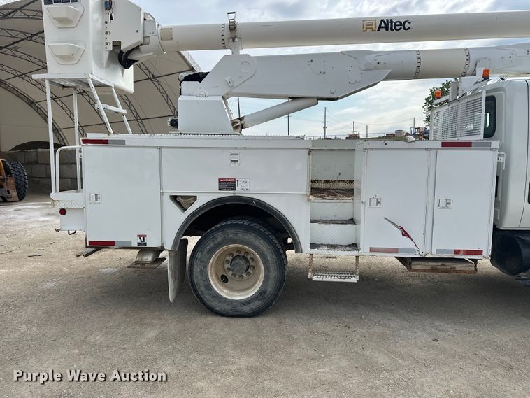 image for item DV0905 2005 International 4300 bucket truck
