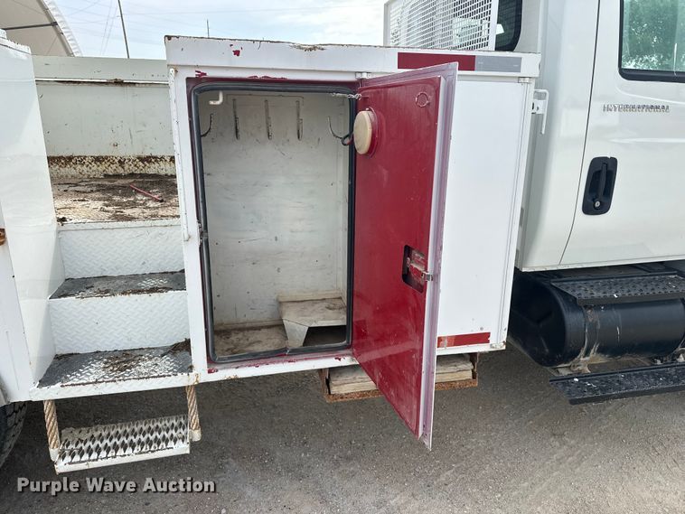 image for item DV0905 2005 International 4300 bucket truck
