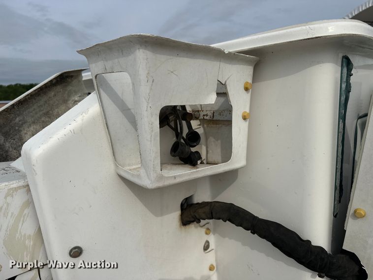 image for item DV0905 2005 International 4300 bucket truck