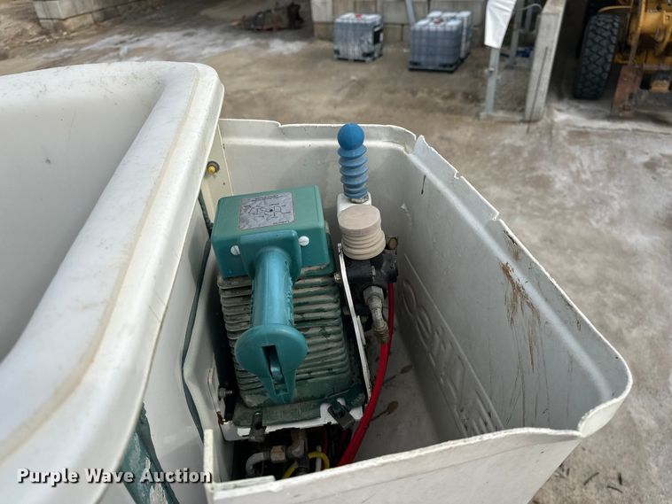 image for item DV0905 2005 International 4300 bucket truck