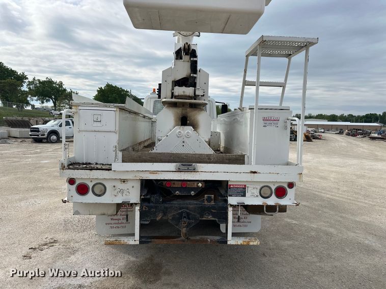 image for item DV0905 2005 International 4300 bucket truck