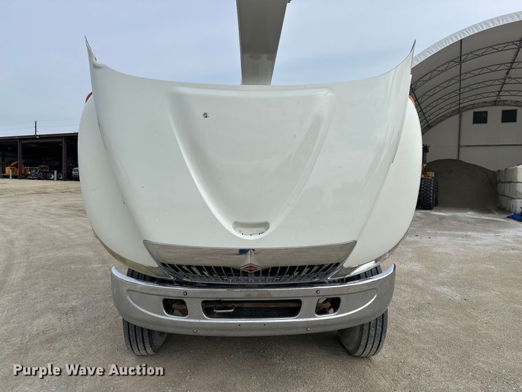image for item DV0905 2005 International 4300 bucket truck