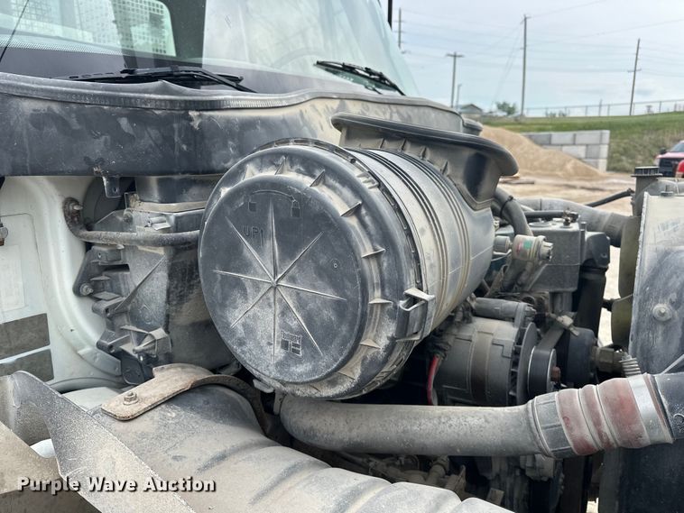 image for item DV0905 2005 International 4300 bucket truck
