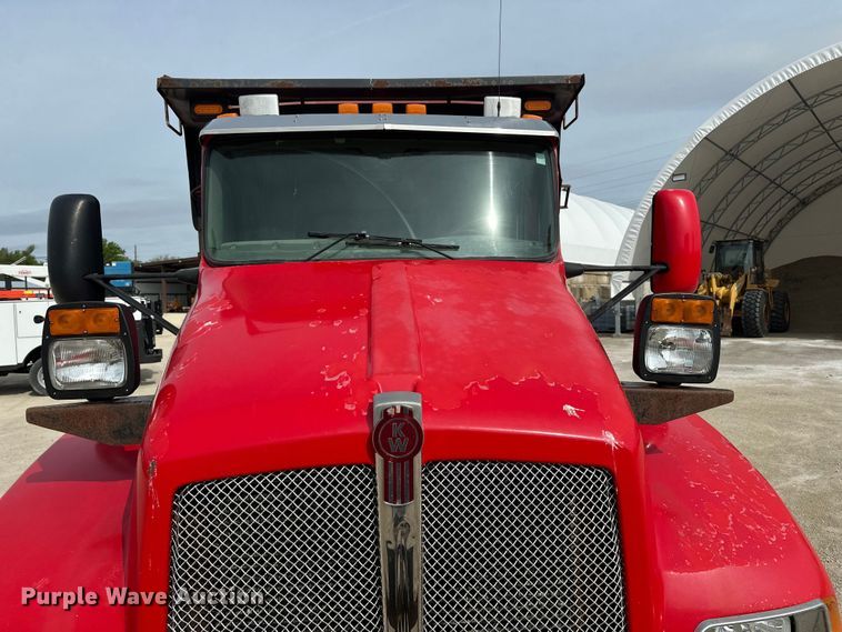 image for item DV0906 2005 Kenworth T300 dump truck