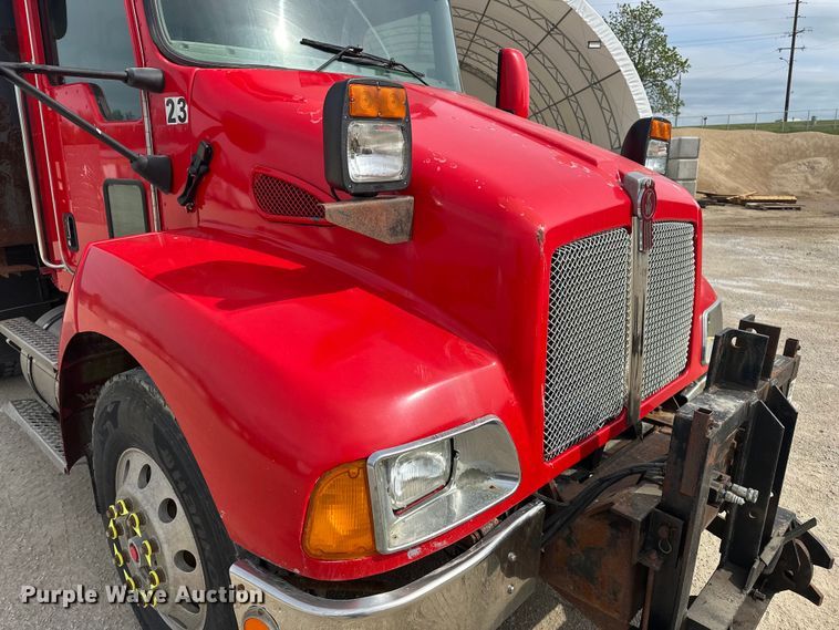image for item DV0906 2005 Kenworth T300 dump truck
