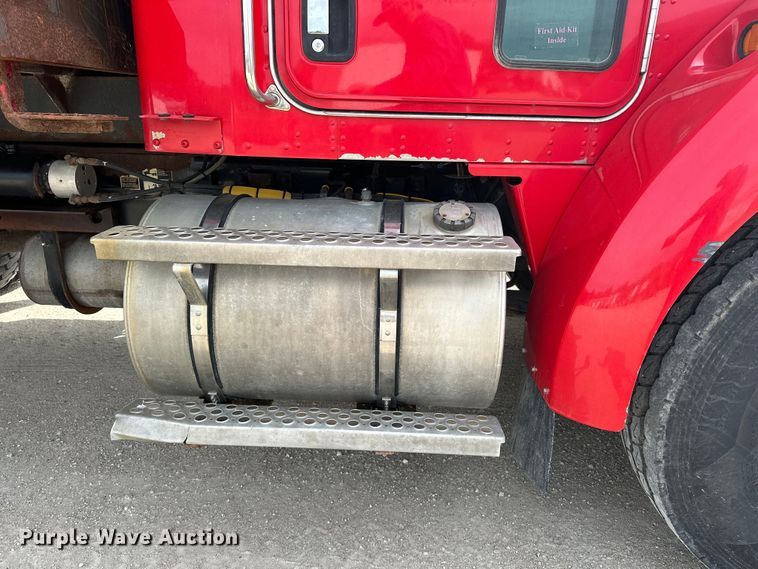 image for item DV0906 2005 Kenworth T300 dump truck