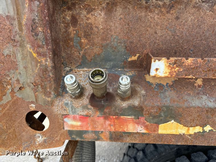 image for item DV0906 2005 Kenworth T300 dump truck