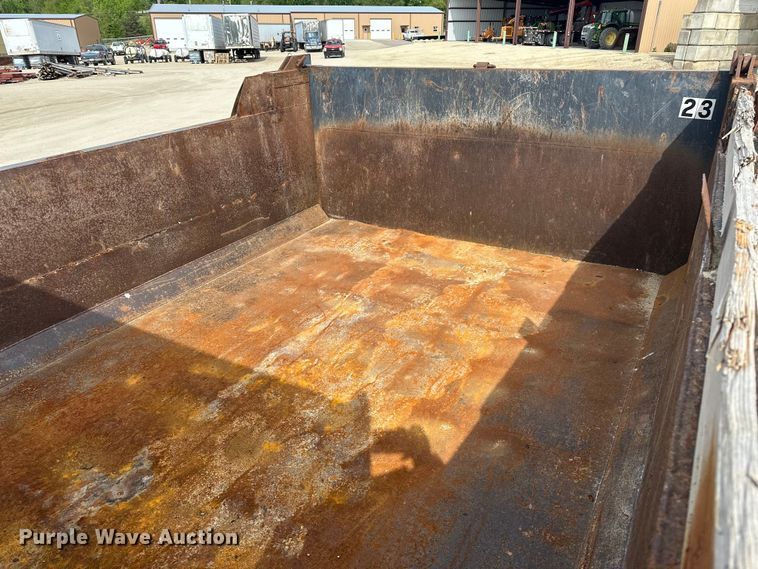 image for item DV0906 2005 Kenworth T300 dump truck