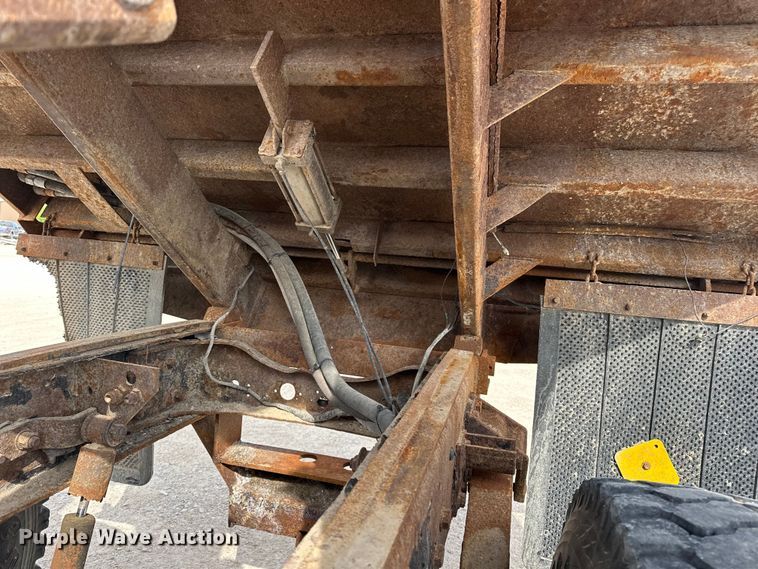 image for item DV0906 2005 Kenworth T300 dump truck