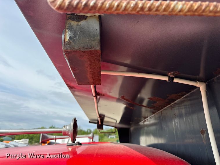 image for item DV0906 2005 Kenworth T300 dump truck