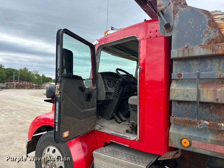 image for item DV0906 2005 Kenworth T300 dump truck
