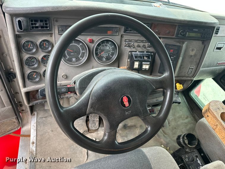 image for item DV0906 2005 Kenworth T300 dump truck
