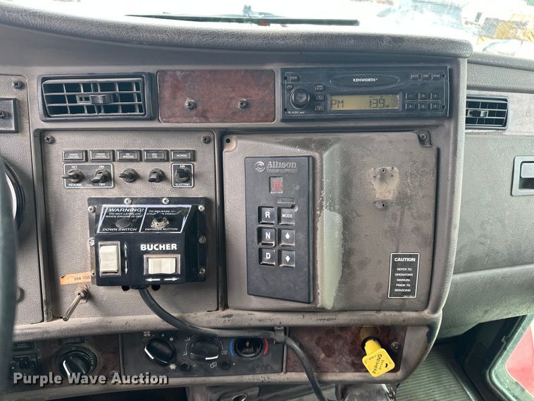 image for item DV0906 2005 Kenworth T300 dump truck