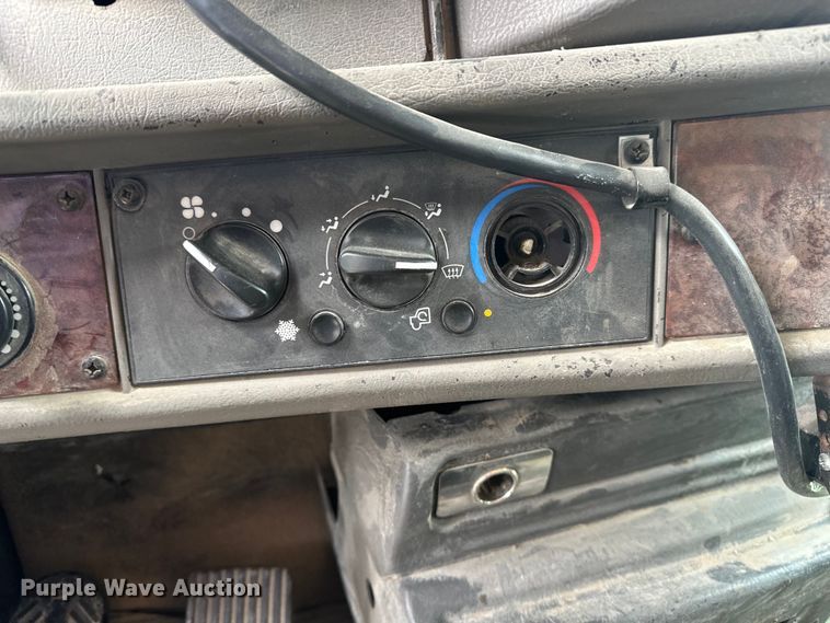 image for item DV0906 2005 Kenworth T300 dump truck