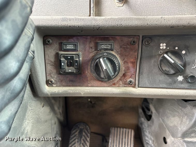 image for item DV0906 2005 Kenworth T300 dump truck