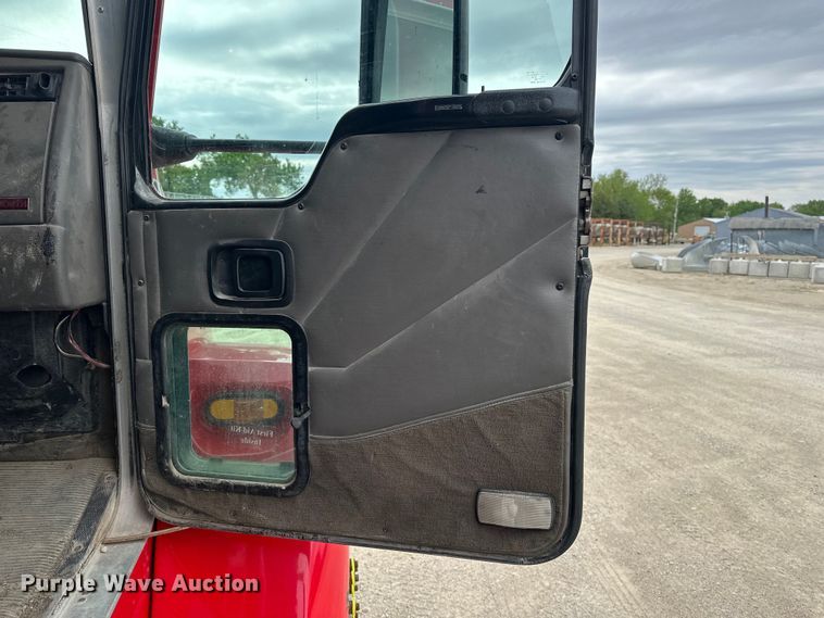 image for item DV0906 2005 Kenworth T300 dump truck