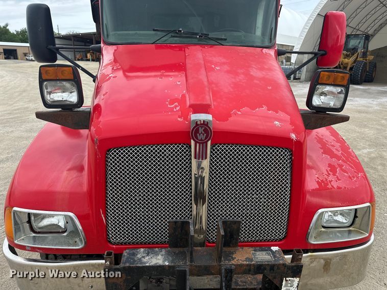 image for item DV0906 2005 Kenworth T300 dump truck
