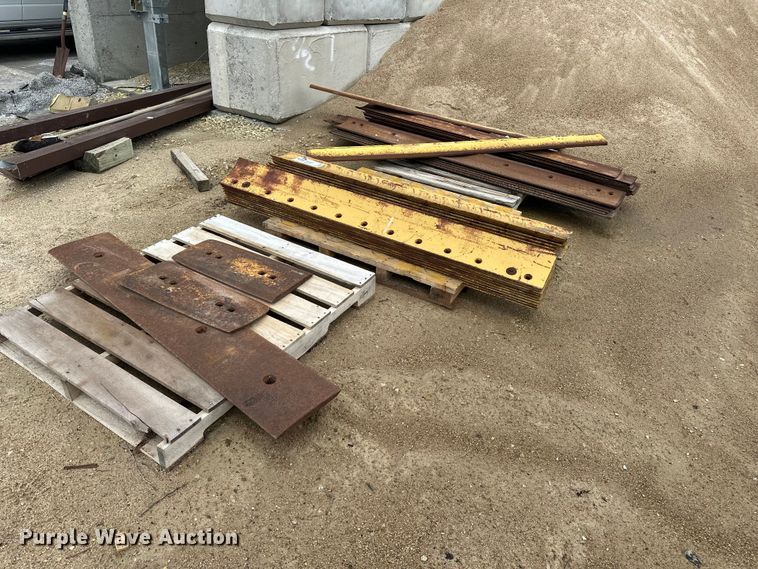 image for item DV0913 Motor grader cutting edges