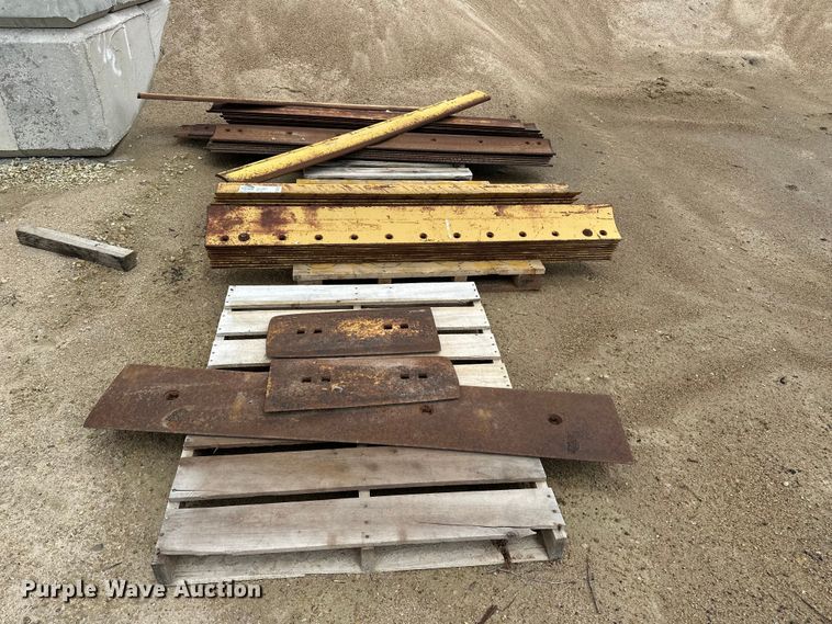 image for item DV0913 Motor grader cutting edges