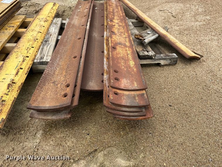 image for item DV0913 Motor grader cutting edges