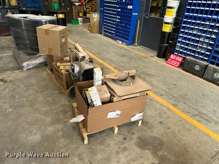 image for item DV0918 Truck parts