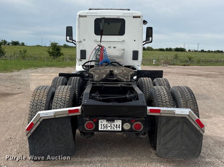image for item DV8505 2019 Peterbilt 579 semi truck