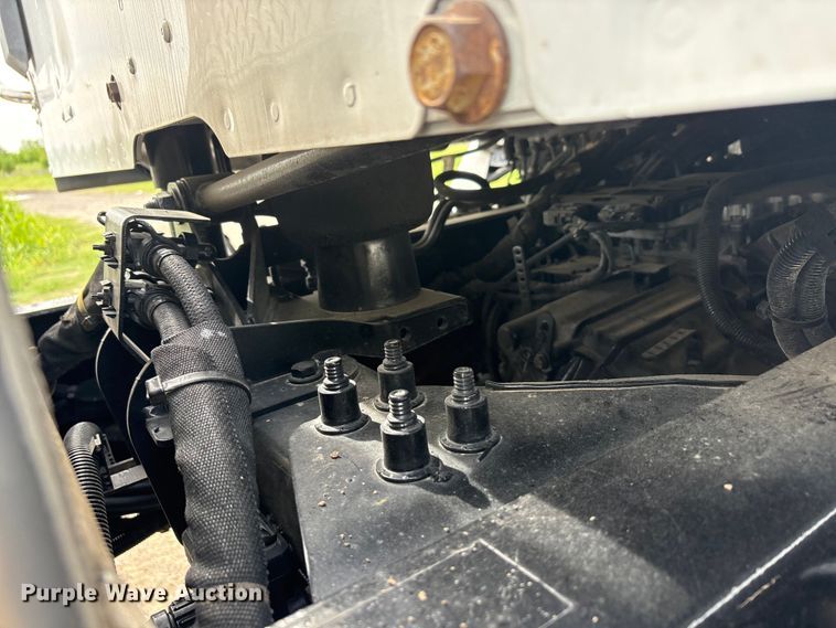 image for item DV8505 2019 Peterbilt 579 semi truck