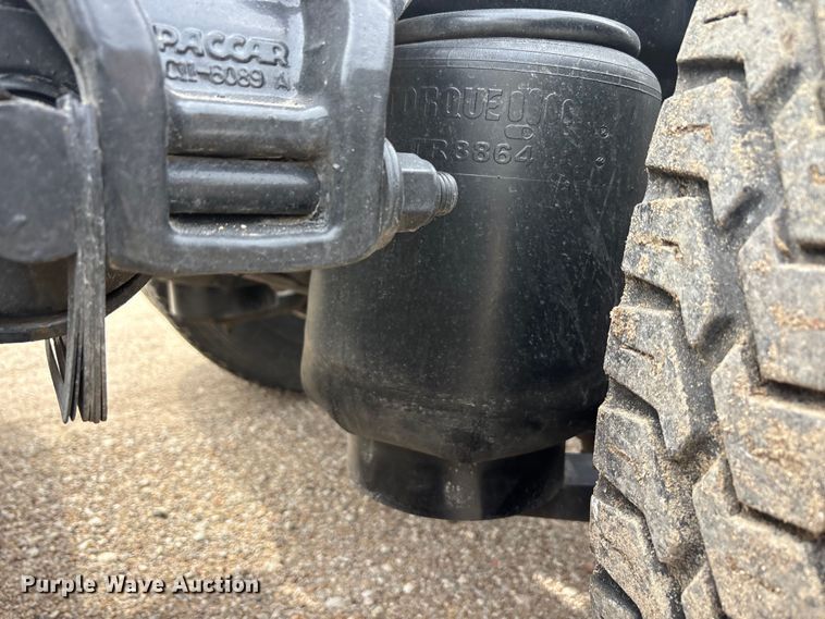 image for item DV8505 2019 Peterbilt 579 semi truck