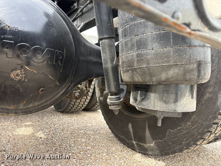 image for item DV8505 2019 Peterbilt 579 semi truck