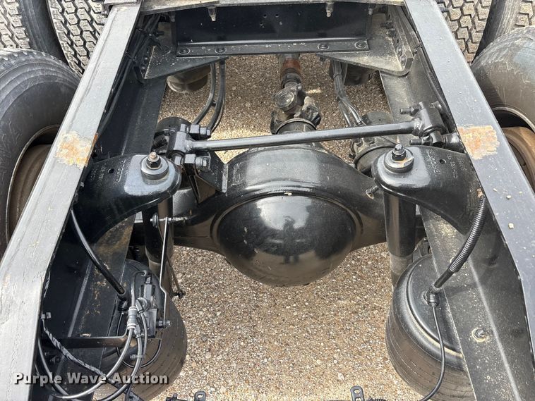 image for item DV8505 2019 Peterbilt 579 semi truck
