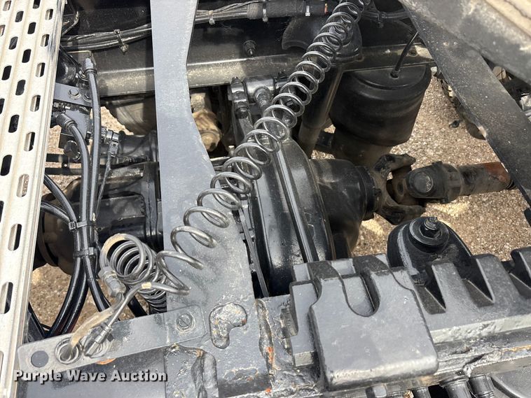 image for item DV8505 2019 Peterbilt 579 semi truck