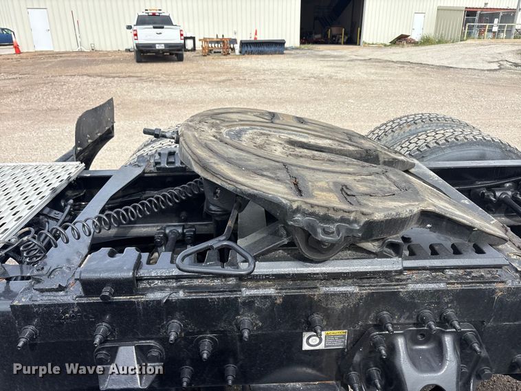 image for item DV8505 2019 Peterbilt 579 semi truck