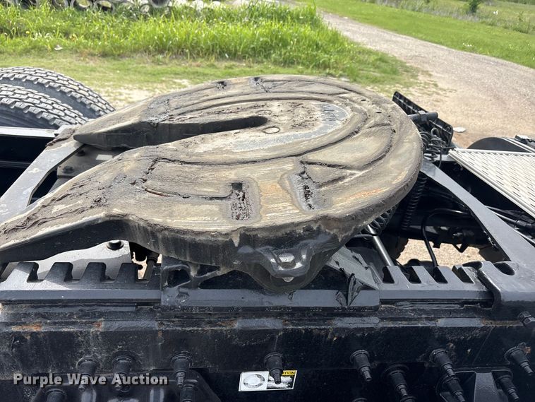 image for item DV8505 2019 Peterbilt 579 semi truck