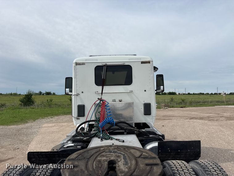 image for item DV8505 2019 Peterbilt 579 semi truck