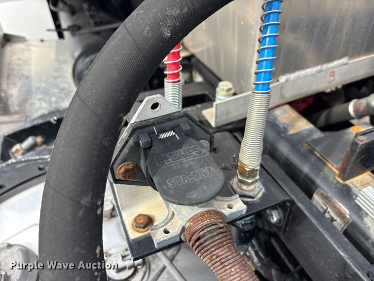 image for item DV8505 2019 Peterbilt 579 semi truck