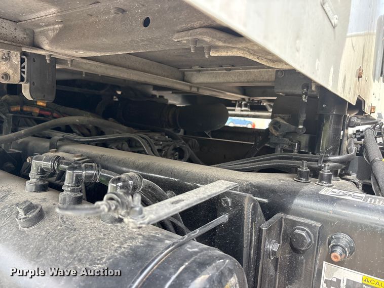 image for item DV8505 2019 Peterbilt 579 semi truck